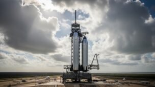 SpaceX Starship Flight 10 parado na plataforma de lançamento em Starbase Texas após falha em sistemas terrestres