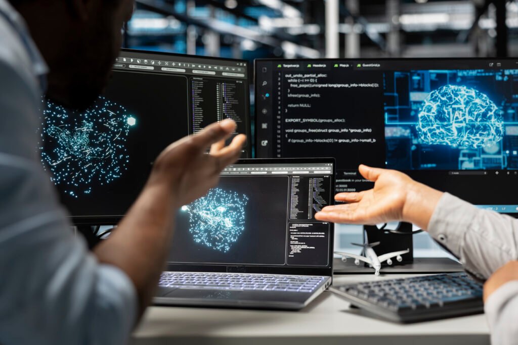 Equipe de profissionais analisando inteligência artificial em múltiplas telas, com visualização de redes neurais, códigos e gráficos digitais em ambiente tecnológico avançado.